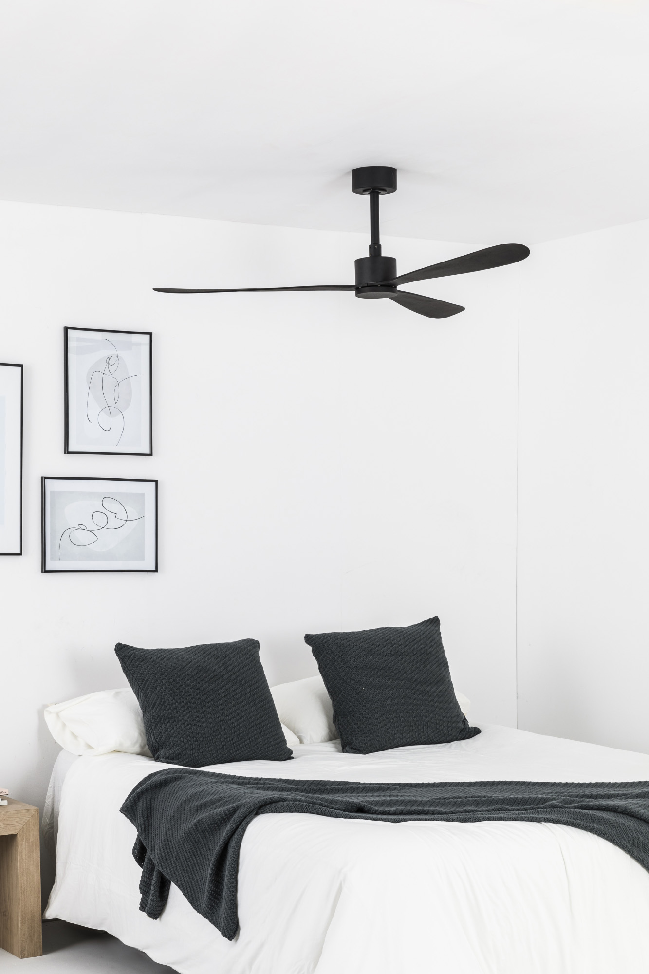 Faro Amelia 1320mm Eleganza Moderna e Resistenza