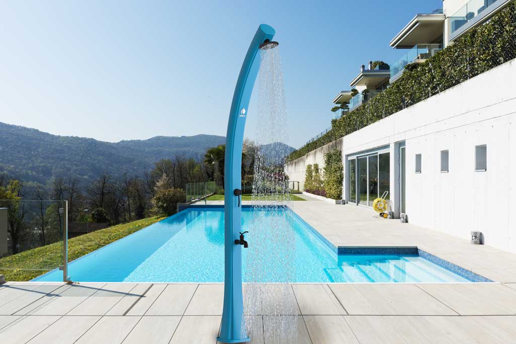 Doccia blu per piscina