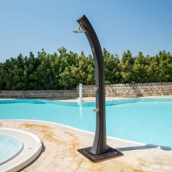 SINED  Grande Douche Solaire En Noir Et Or est un produit offert au meilleur prix